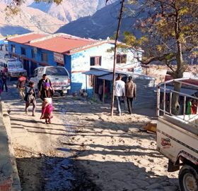 बाजुराकाे काेल्टी क्षेत्रमा  दैनिक उपभोग्य वस्तुको कृत्रिम अभाव