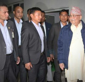 प्रधानमन्त्रीले आयोगका पदाधिकारीलाई भने– निर्वाचनको काम निरन्तर अगाडि बढाउनोस्