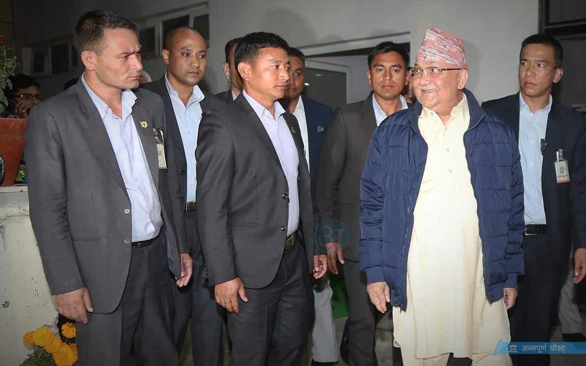 प्रधानमन्त्रीले आयोगका पदाधिकारीलाई भने– निर्वाचनको काम निरन्तर अगाडि बढाउनोस्