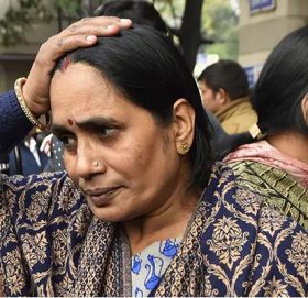 निर्भयाकी आमाले दया याचिकाका लागि समय दिएकोमा रुँदै भनिन्, ‘ अदालतलाई दोषीको अधिकारको मात्रै चिन्ता’