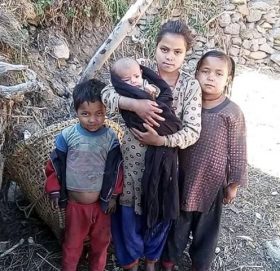 आमाको मृत्यु भएपछि ४ जना भाइबिहिनि बिच्चलीमा