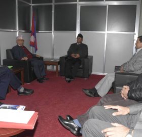 प्रचण्डको नेतृत्वमा सचिवालय बैठक सुरु