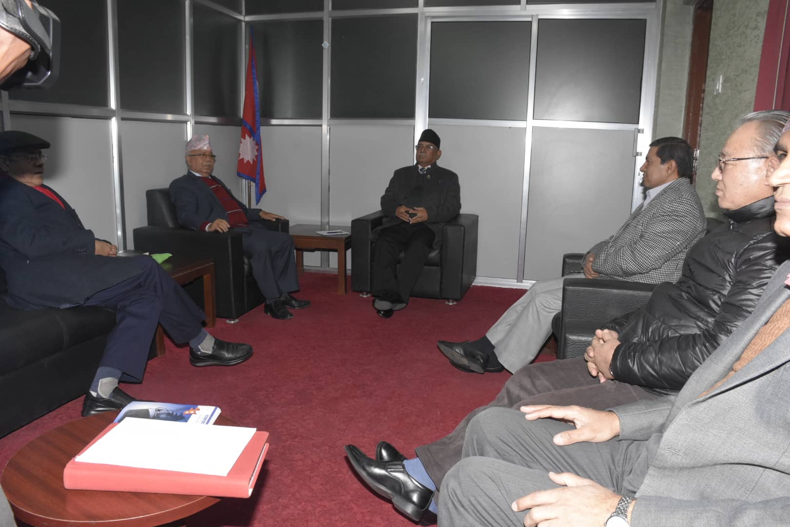 प्रचण्डको नेतृत्वमा सचिवालय बैठक सुरु