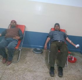 वडाअध्यक्ष बिरामी लिएर अस्पताल पुगे्, रगत दिएर बिरामी बचाए