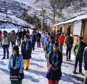 हिउँ माथी परिक्षा संचालन अम्लीस माबिमा (फाेटाे फिचर)