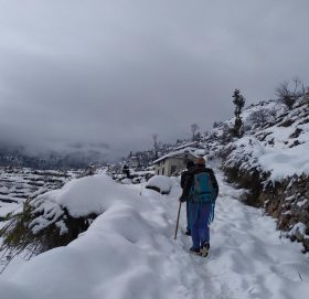 निरन्तरको हिमपाँतले जनजिवन अस्तब्यस्त, सडक र हवाई सेवा समेत बन्द