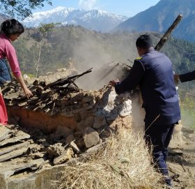 अछाममा प्रहरी, स्थानिय, जनप्रतिनिध छाउगोठ भत्काउदै