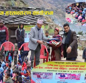 बिद्यार्थीलाई शैक्षिक साम्रगी र बृद्धबृद्धाहरुलाई बल्याङकेट सहयोग