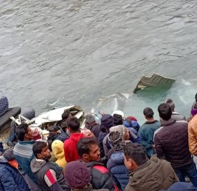 तस्बिरमा कर्णालिमा जिप दुर्घटना