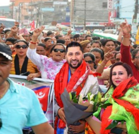 रबि लामिछानेले पाए न्याय ! चितवनमा उर्लियो जनसागर ,अदालतकै अगाडी खाए कसम