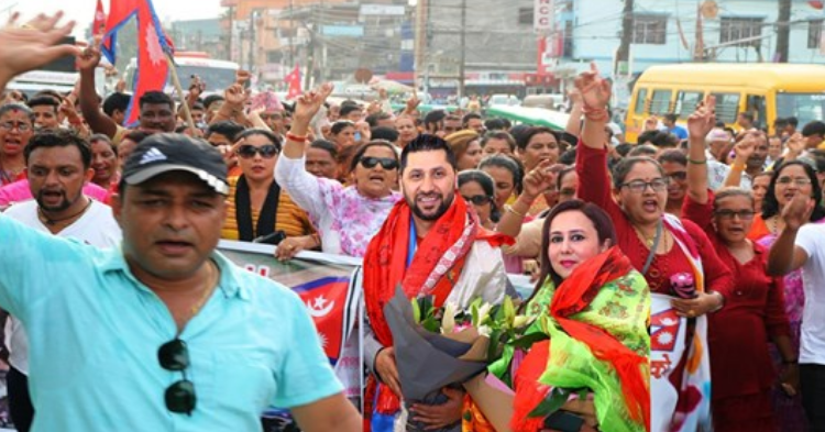 रबि लामिछानेले पाए न्याय ! चितवनमा उर्लियो जनसागर ,अदालतकै अगाडी खाए कसम