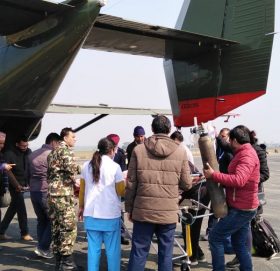 नेपाली सेनाको स्काई ट्रकमार्फत सुत्केरी महिलाको उद्धार