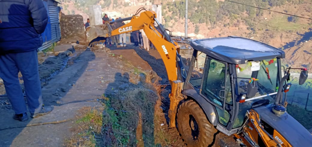 अस्पतालको अतिक्रमीत जमीनमा डोजर लगाइयो