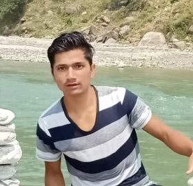 प्रकाश थापाकाे  धुवा धुलो खप्दै चोकमा (गजल)