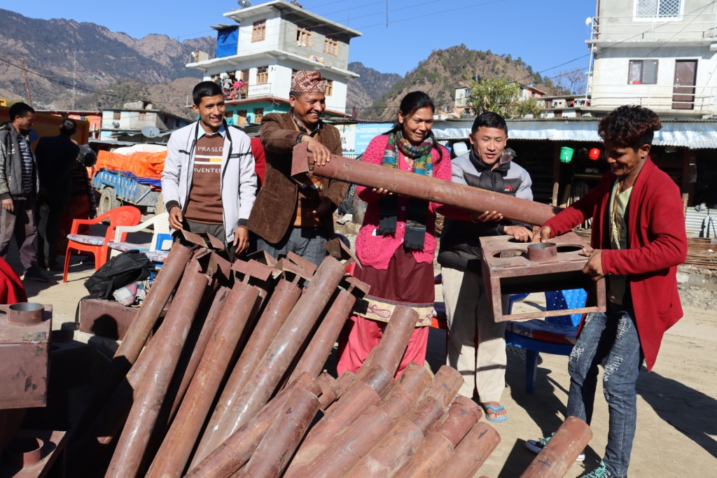 धुवाँरहित चुलो पाउँदा स्थानिय मख्ख