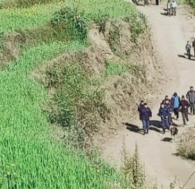 वडाध्यक्षको हत्यारा खोज्न तालिमप्राप्त कुकुरसहित प्रहरी घटनास्थलमा