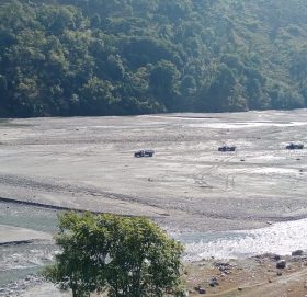 अबैध रुपमा ढुङ्गा, गिट्टि, वालुवा निकाशिले जग्गा कटान