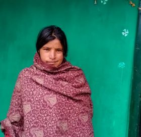 छोरा नभएको भन्दै श्रीमानले छोडेकी कमला उपचार अभाबमा छट्पटाउदै