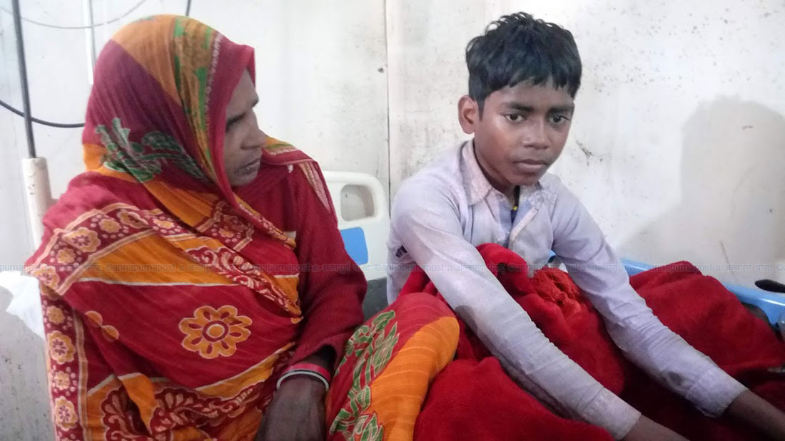 सय रुपैयाँ चोरी गर्दा बन्धक बनाएर कुटिए बालक