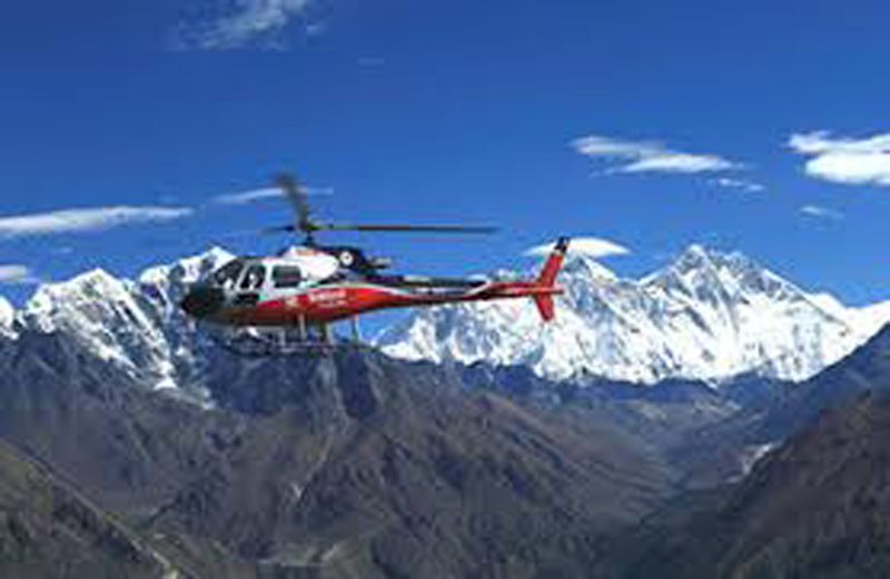 संखुवासभाकाे किमाथांका नाका बन्द हुँदा खाद्यान्न संकट , हेलिकोप्टरबाट लगिँदै