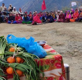 गौमुलमा शिक्षक संघका नेता सहीत ५० परिवार नेकपा प्रवेश