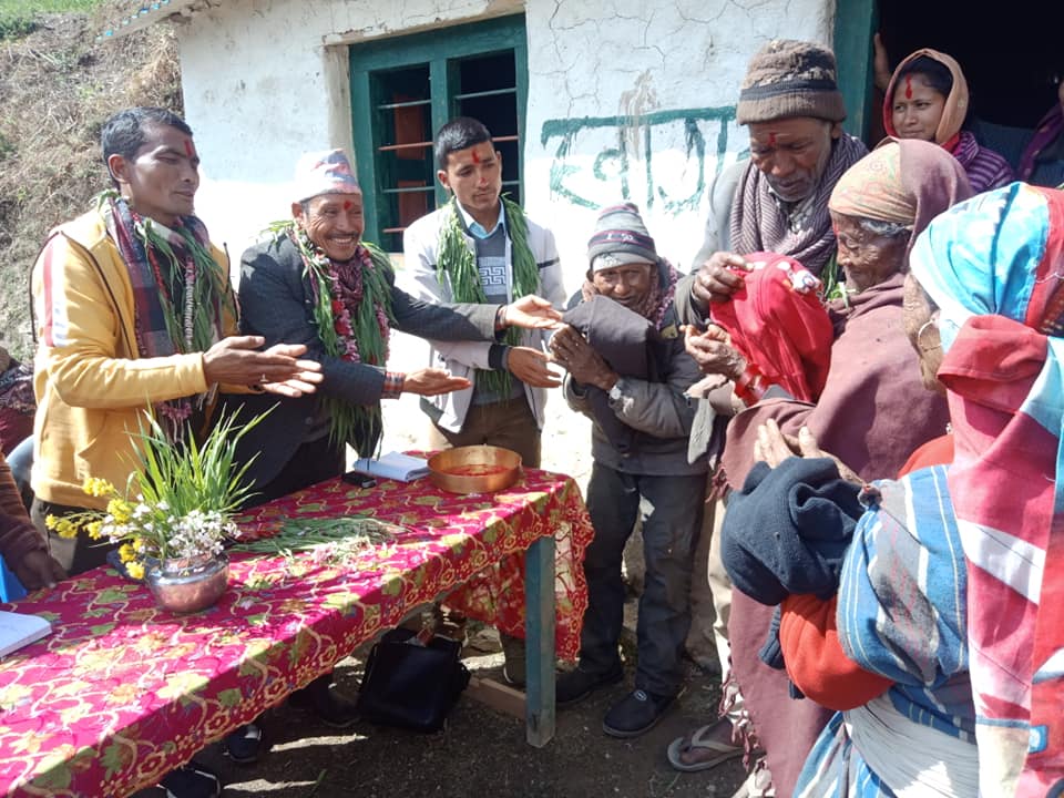 ५० जना विपन्नलाई न्यानो लुगा वितरण
