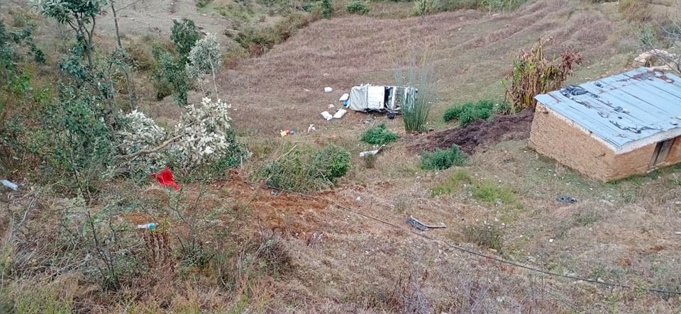 बैतडीबाट बाजुरा आउँदै  गरेको जिप  दुर्घटना, १४ जना घाइते