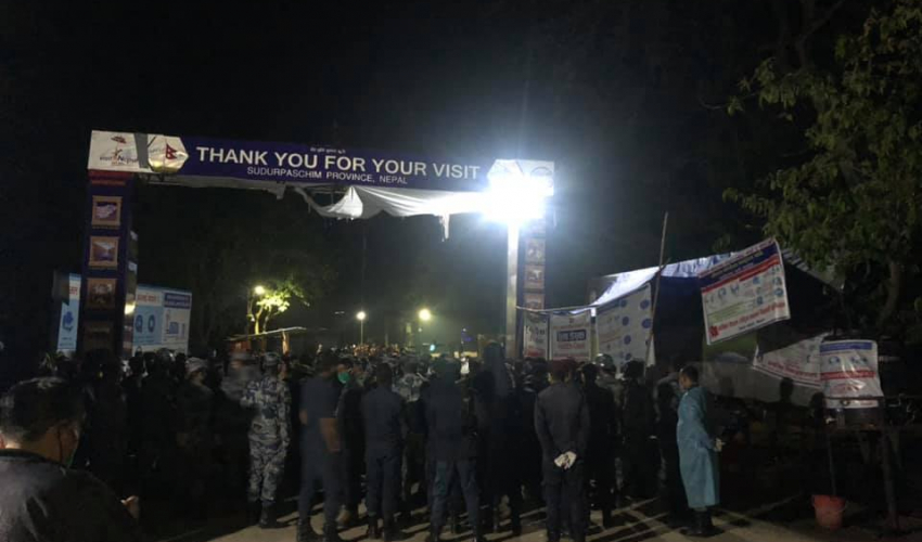 गौरीफन्टा नाकामा चार सय नेपाली अलपत्र