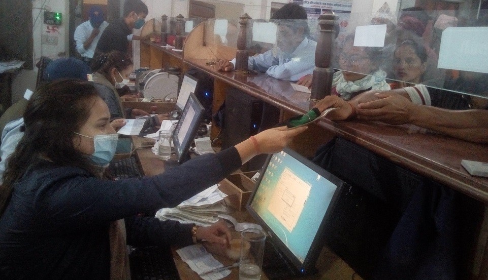 बैंकबाट पैसा झिक्दा मास्क पाईयो