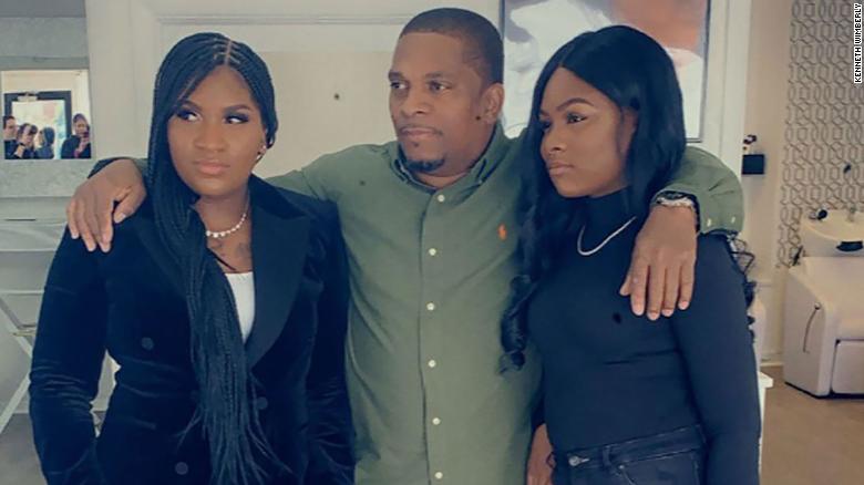 १७ वर्षदेखिका आत्मीय साथी रहँदै आएका दुई युवतीले जब आफूहरु दिदीबहिनी रहेको थाहा पाए