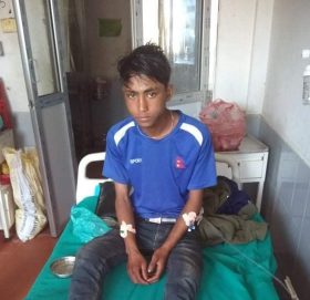 आर्थिक अभाबमा अस्पतालको शैयामा छटपटाउदै दिपेन्द्र