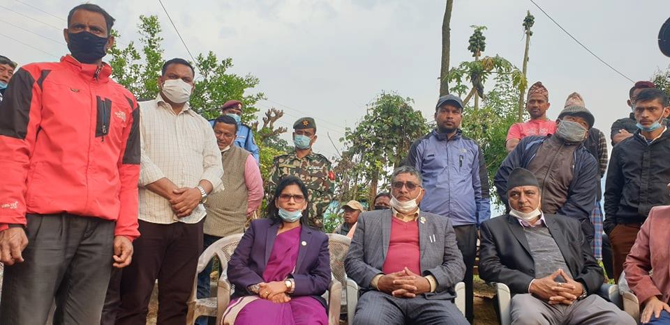 जनताको दुखमा मन्त्री अर्यालको साथ, गृहजिल्लाका अग्नीपीडितलाई सहयोग