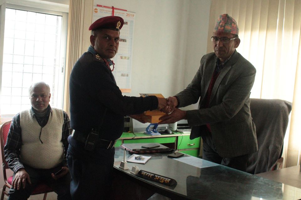 जढ्यालाई चेक गर्न यन्त्र हस्तान्त्रण