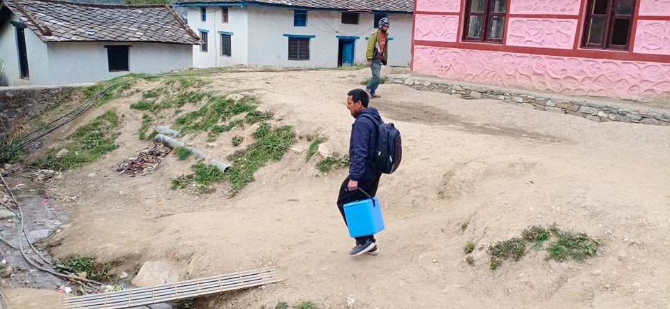 अज्ञात रोग प्रभाबित क्षेत्रमा स्वास्थ्य कार्यालयबाट स्वास्थ्यकर्मीको टोली पठायो