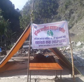 बाजुरामा स्थापना भएको हेल्थ डेक्समा ज्वरो नाप्ने थर्मामिटर समेत छैन्