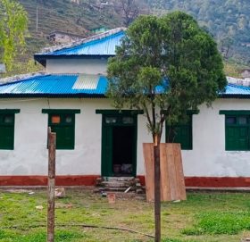 आईसोलेसनमा पिपिइ सेट छैन, स्वास्थ्यकर्मी भन्छन जाेखीमा उपचार कसरी गर्ने