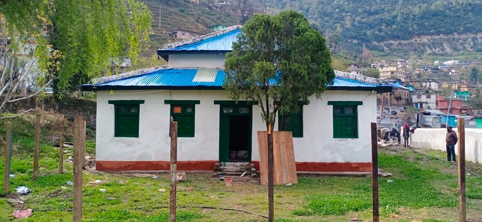 आईसोलेसनमा पिपिइ सेट छैन, स्वास्थ्यकर्मी भन्छन जाेखीमा उपचार कसरी गर्ने