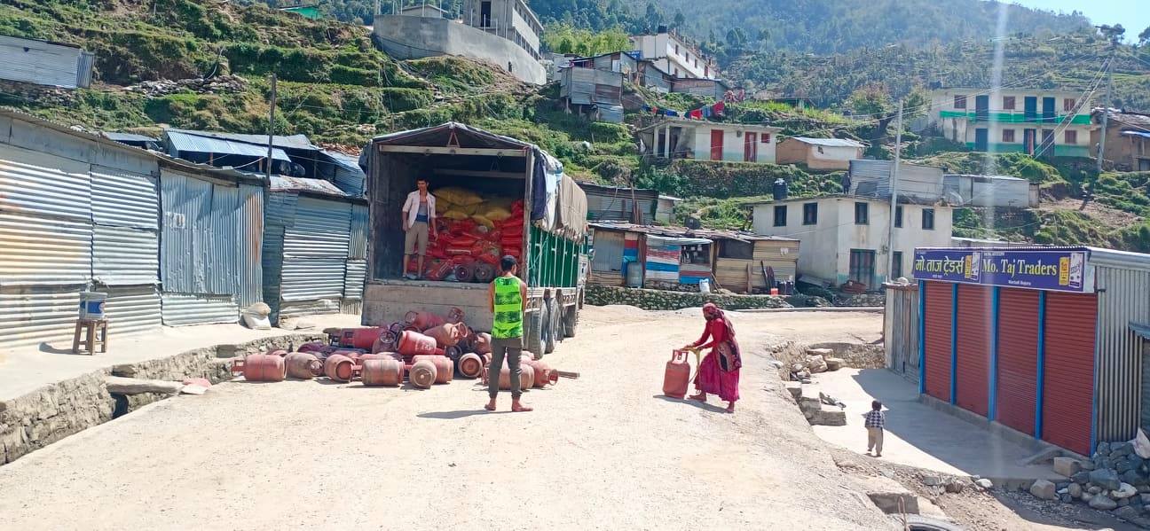 उनकाे दैनिकी लकडाउनले पनि बदलेन ( फाेटाे फिचर )