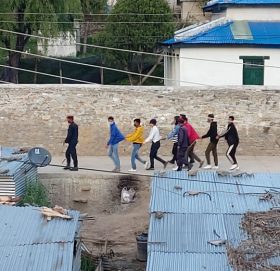 बाजुरामा लकडाउन उल्लघंन गर्नेलाइ प्रहरी प्रक्राउ गर्दै