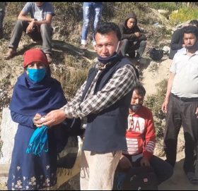 बुढिगंगा ९ मा जनप्रतिनिधि घरमै पुगेर साबुन र माक्स बितरण