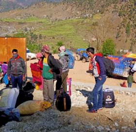 लकडाउनकैै बिच भारतबाट आउनेको संख्या घटेन (फोटो फिचर)