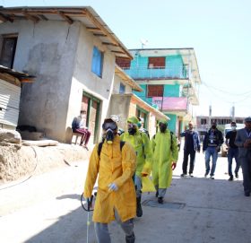 मार्तडी बजार क्षेत्रमा कोराना बिरुद्ध किटनाशक औषधि छर्कियो