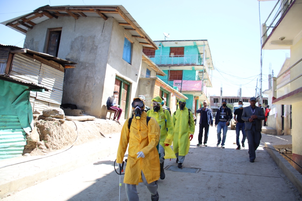 मार्तडी बजार क्षेत्रमा कोराना बिरुद्ध किटनाशक औषधि छर्कियो