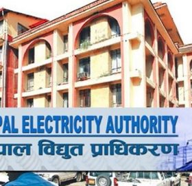 कार्यालय प्रमुख र ठेकेदारको लापरवाहिले विधुत लाईन जडानमा ढिलाई