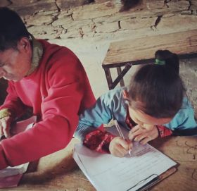 बुवा र छोरी सँगै बार्षिक परिक्षा दिदै