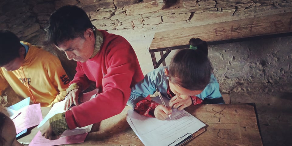 बुवा र छोरी सँगै बार्षिक परिक्षा दिदै