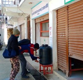 कार्यलयमा सेवा लिदा पहिला अनिवार्य हात धुनु पर्ने