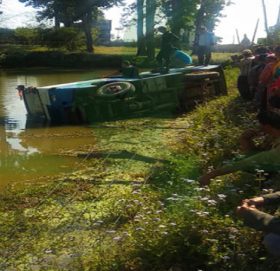 कञ्चनपुरमा २६ विद्यार्थी सवार स्कुल बस दुर्घटना