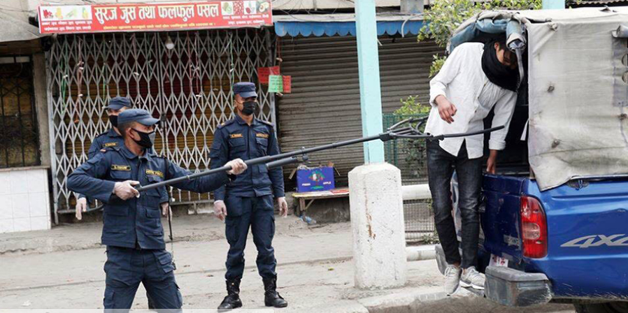 लकडाउन उल्लंघन गरेको आरोपमा शनिबार बिहानै १३९ जना पक्राउ