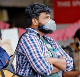 कोरोनाबाट बाबुको मृत्यु, तर छोराले आइसोलेसनको झ्यालबाटै हेरिरहे…